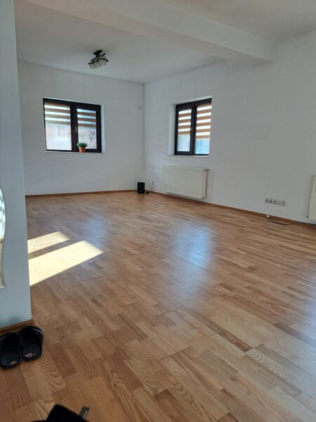 Safirului, Bragadiru, vila P+1, 4 camere, 2 bai, sp. 112 mp, teren 300 mp,
