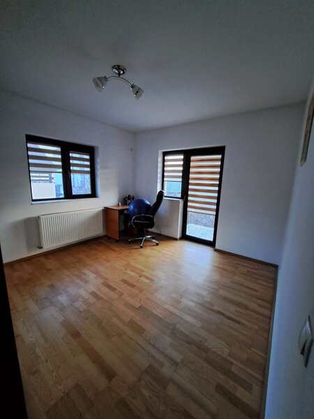 Safirului, Bragadiru, vila P+1, 4 camere, 2 bai, sp. 112 mp, teren 300 mp,