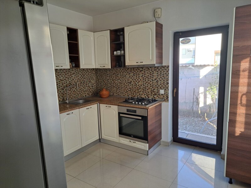 Safirului, Bragadiru, vila P+1, 4 camere, 2 bai, sp. 112 mp, teren 300 mp,